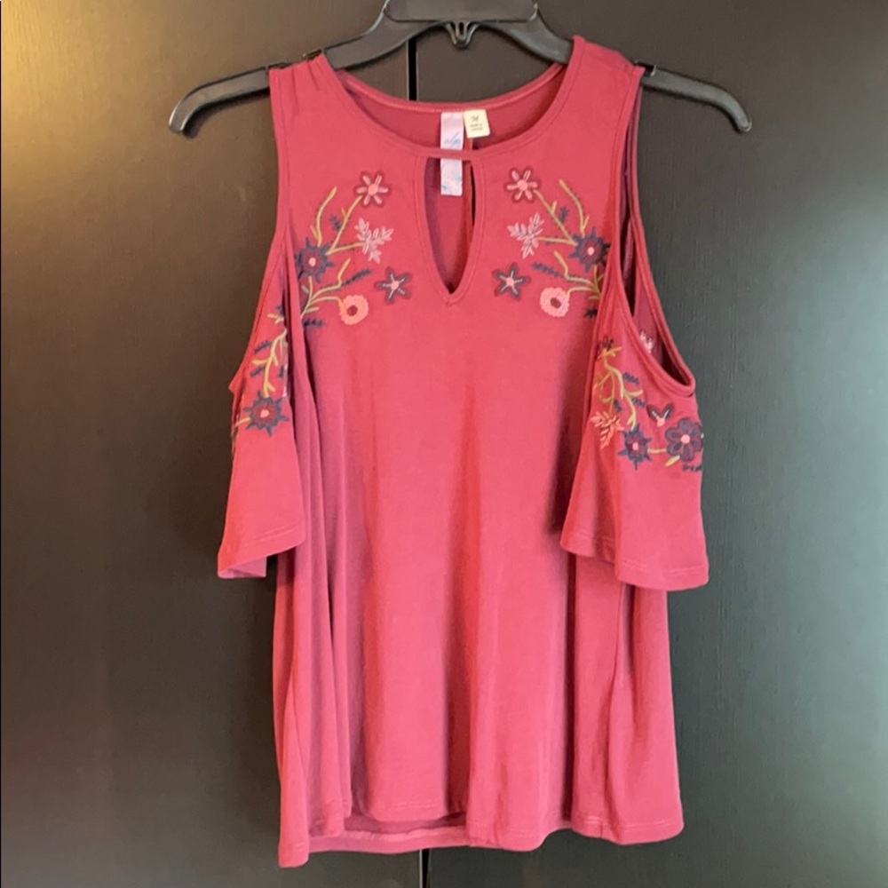 Cold shoulder top | alya